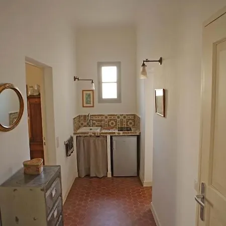 Au Coin De La Roquette * Arles